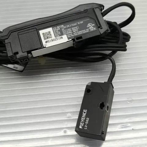KEYENCE LV-N11N + LV-S62 Industrial Sensor product photo 3