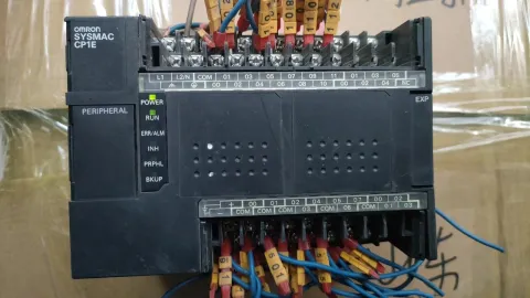 OMRON CP1E-E30DR-A V1.1 PLC Module — product photo 10 of 16