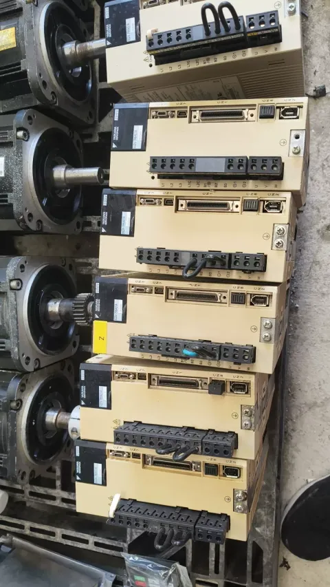 Yaskawa SGDV-7R6A01A002000; SGMGV-09ADC61 Motor & Drive Component product photo 3