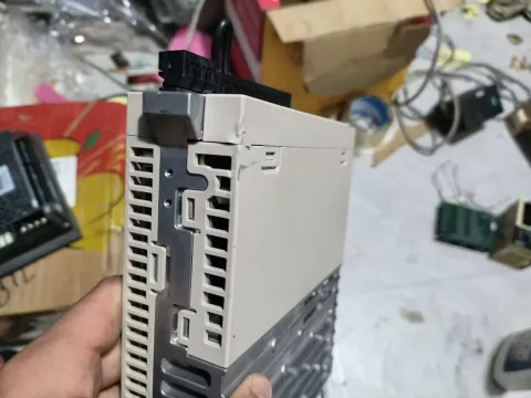 Yaskawa SGPMS-2R5A30A + SGMMS-04A3C6E Motor & Drive Component product photo 3