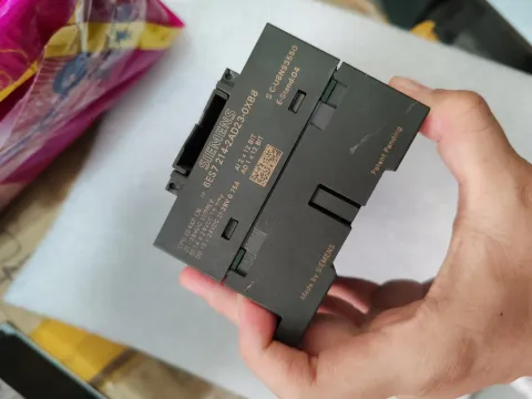 Siemens 6ES7214-2AD23-0XB8 PLC Module — product photo 11 of 19