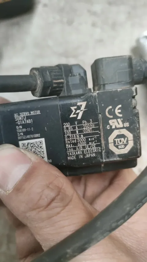 Yaskawa SGM7J-01A7B1 Motor & Drive Component product photo 6