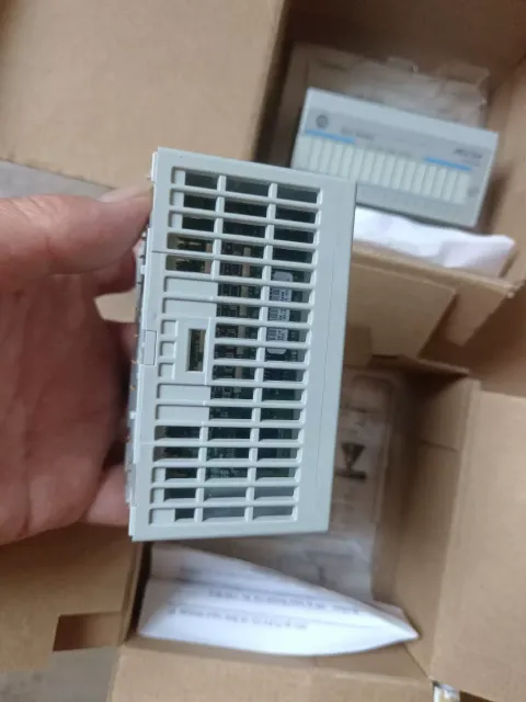Allen-Bradley 1794-IB16 PLC Module — product photo 5 of 14