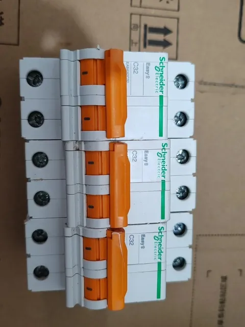 Schneider Electric EA9AN2C32 Industrial Automation Component product photo 1