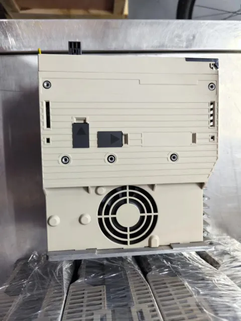 Yaskawa SGDV-5R5A01A002000 Motor & Drive Component product photo 3