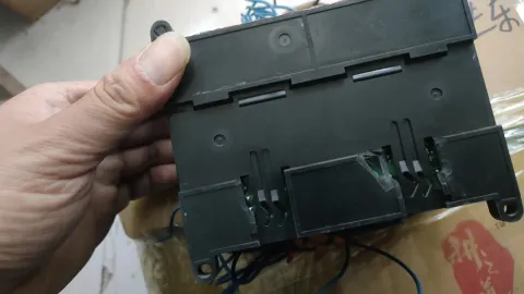 OMRON CP1E-E30DR-A V1.1 PLC Module — product photo 13 of 16