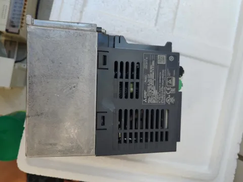 Mitsubishi Electric FR-D720S-0.75K-CHT Motor & Drive Component product photo 4