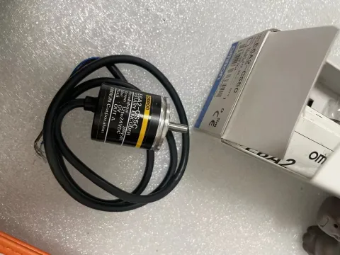 OMRON E6A2-CS5C 200P/R Industrial Encoder product photo 2