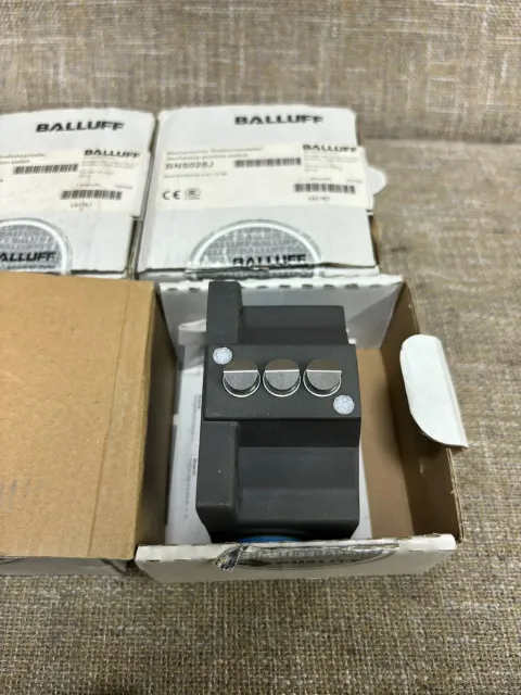 Balluff BNS 819-B03-D12-61-12-3B Industrial Sensor product photo 3