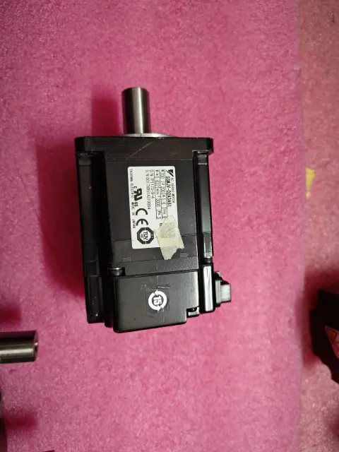 Yaskawa SGMJV-02A3A61 Motor & Drive Component product photo 1