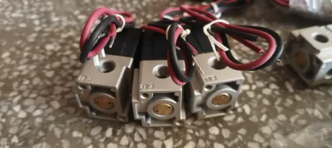 SMC VT307V-5G-01 Industrial Automation Component — product photo 20 of 21