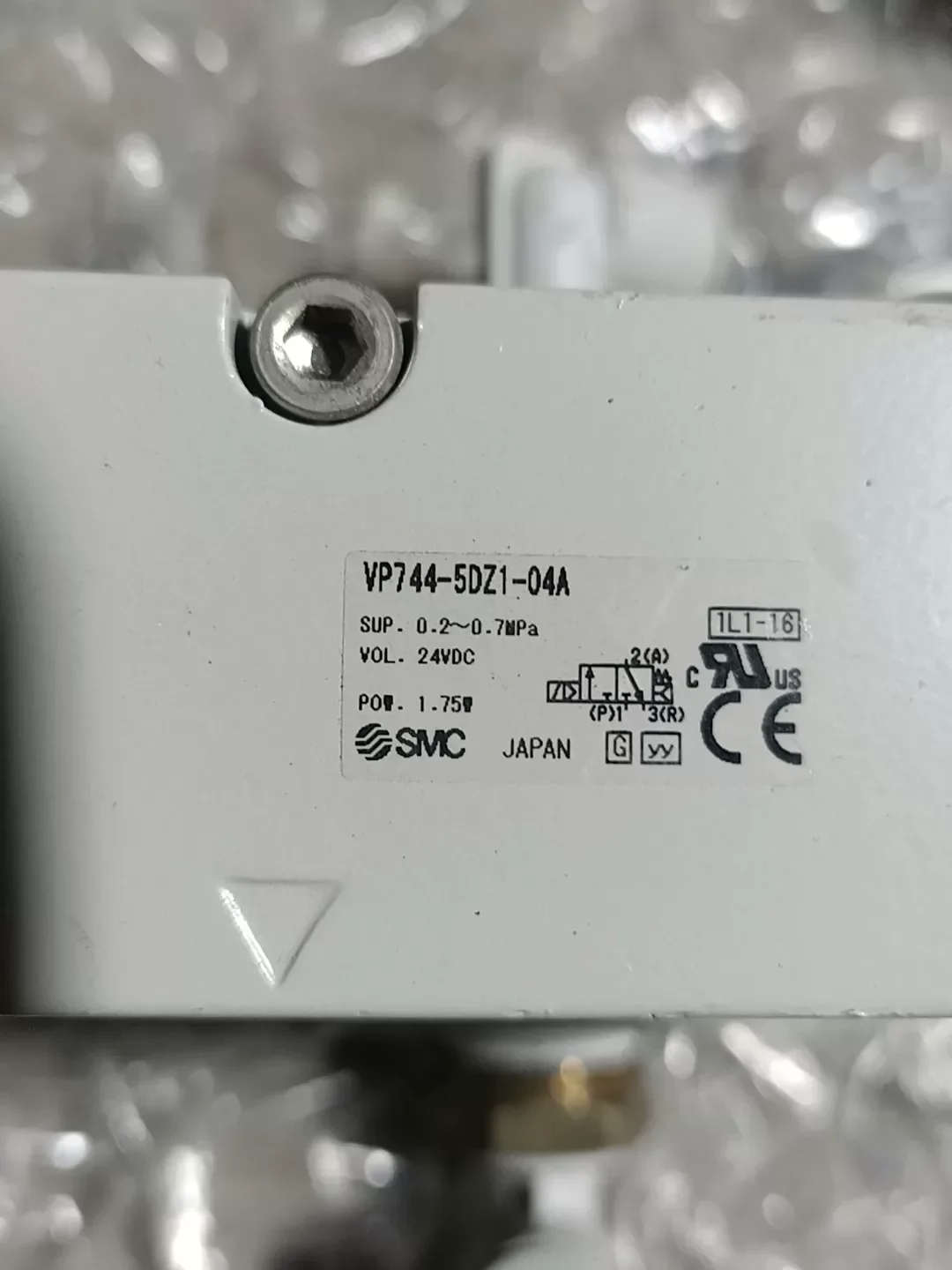 SMC VP744R-5DZ1-04A Industrial Automation Component product photo 1