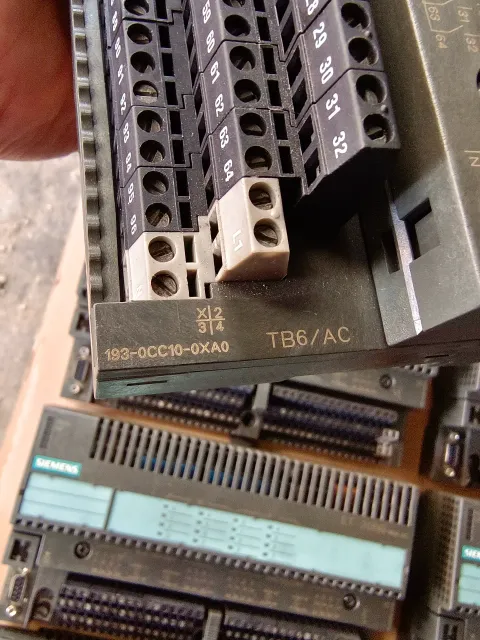Siemens 6ES7131-0HF00-0XB0 + 6ES7193-0CC10-0XA0 Industrial Automation Component product photo 6