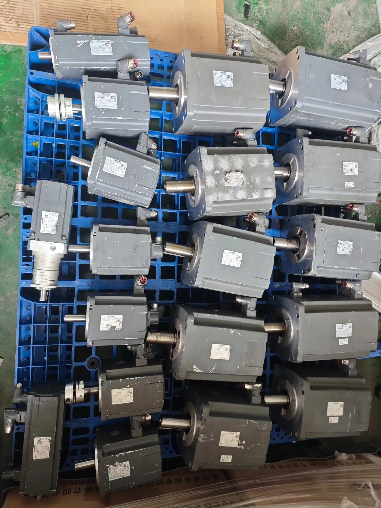 Siemens 1FL6096-1AG61-2AA1 / 1FL6094-1AG61-2AA1 / 1FL6062-1AG61-2AA1 / 1FL6042-1AF61-2AA1 Motor & Drive Component product photo 1