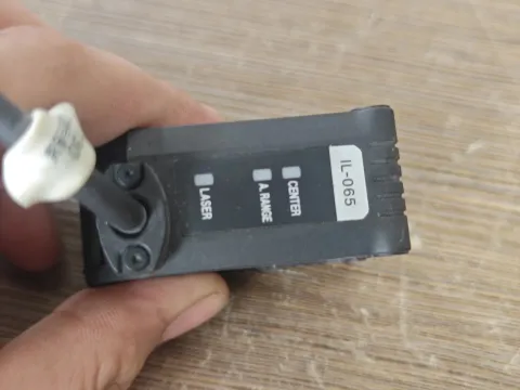 KEYENCE IL-065 Industrial Sensor product photo 5