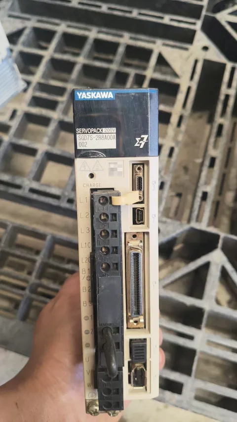 Yaskawa SGD7S-2R8A00A002 Motor & Drive Component — product photo 12 of 12