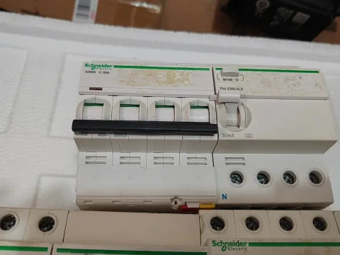 Schneider Electric iC65N 4P C32A + Vigi iC65 ELE 30mA Industrial Automation Component product photo 2