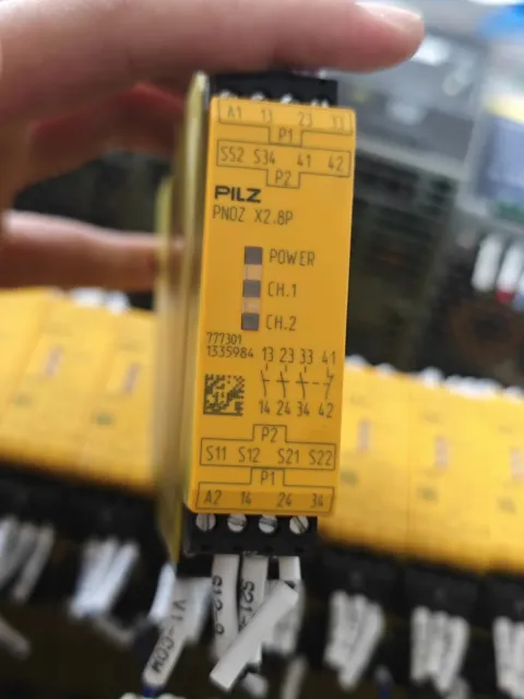 PILZ PNOZ X2.8P / 777301 Industrial Relay product photo 3
