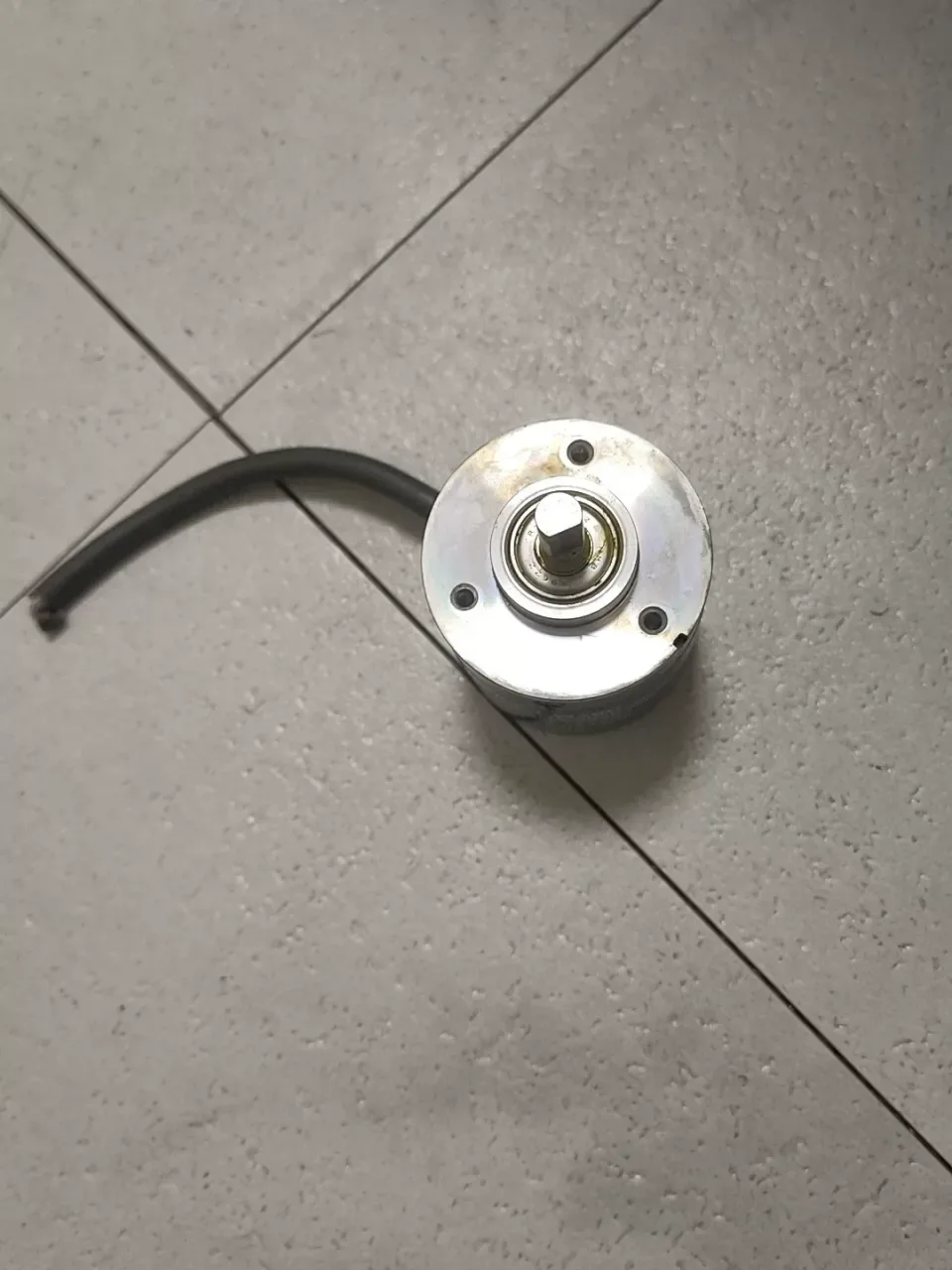 Omron E6B2-CWZ6C Industrial Encoder product photo 1