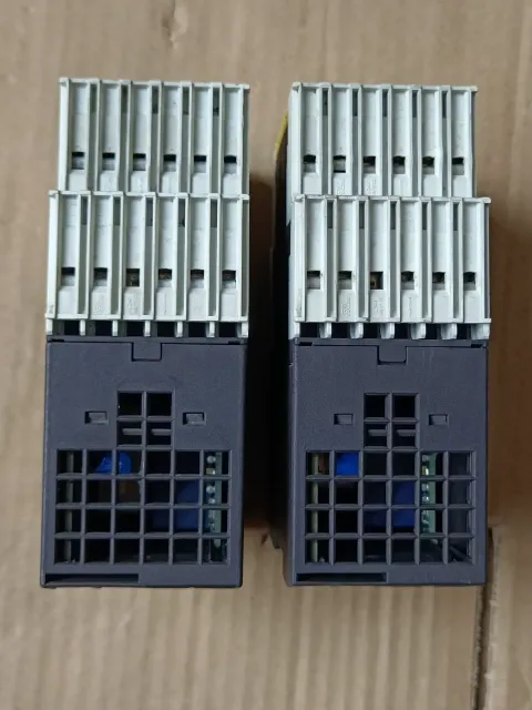 Siemens 3TK2827-1BB40 Industrial Relay — product photo 16 of 17