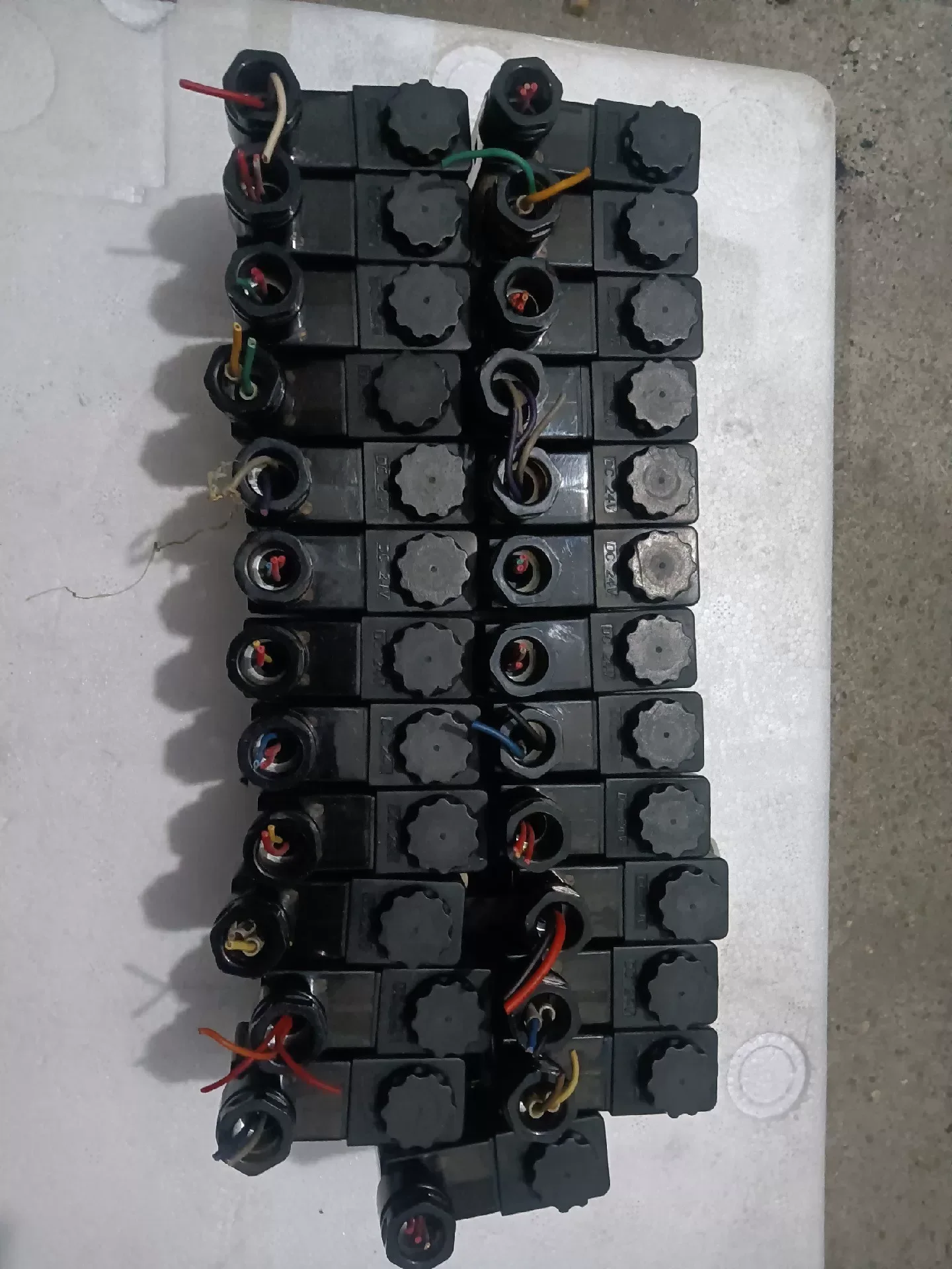 AirTAC 2V025-08 DC24V Industrial Automation Component product photo 1