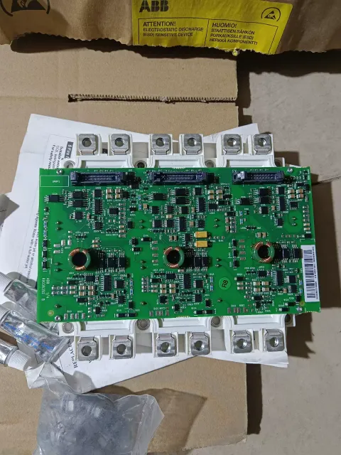 ABB / Infineon FS450R12KE3 / AGDR-81C / 3AUA0000109332 Power Electronics Module product photo 8