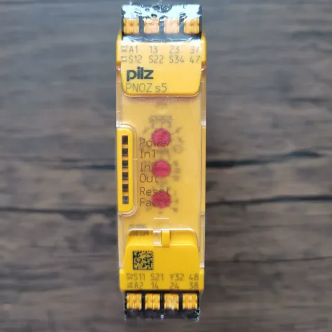 Pilz PNOZ s5 C 24VDC 2n/o 2n/o t Industrial Relay product photo 1