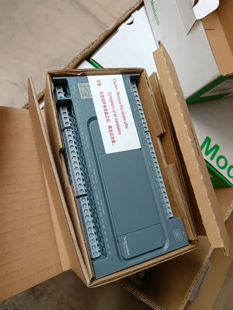 Schneider Electric TM100C32RN PLC Module product photo 4