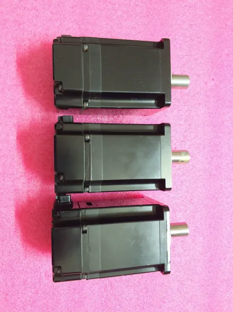 Yaskawa SGMJV-04A3A61 Motor & Drive Component — product photo 3 of 13