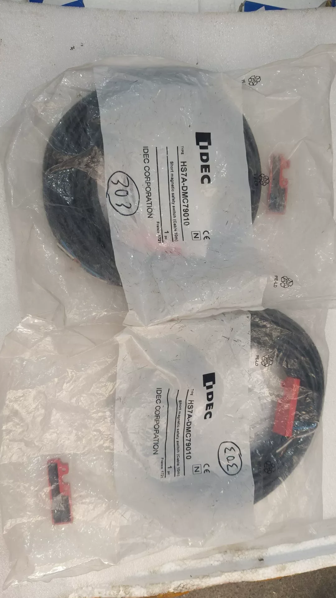 IDEC HS7A-DMC79010 Industrial Sensor product photo 1