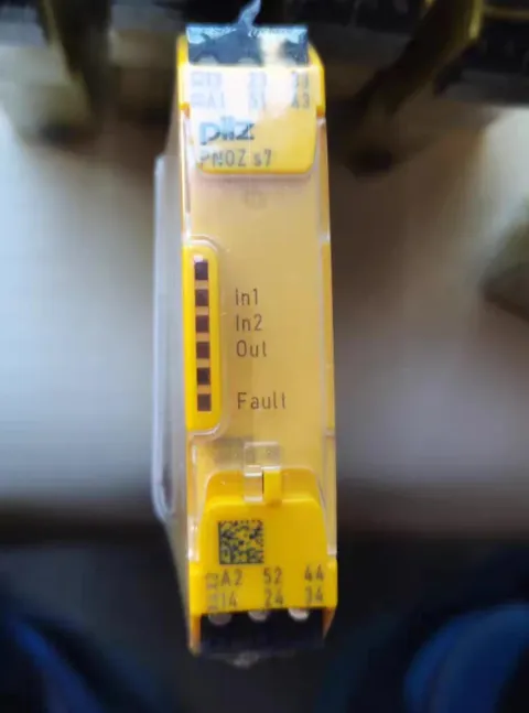 Pilz PNOZ XV1P 30/24VDC / 777602 Industrial Relay product photo 2