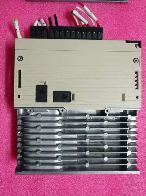 Yaskawa SGDV-2R8A11B Motor & Drive Component — product photo 11 of 12