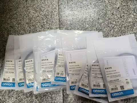 OMRON E32-DC200E Industrial Sensor — product photo 3 of 3