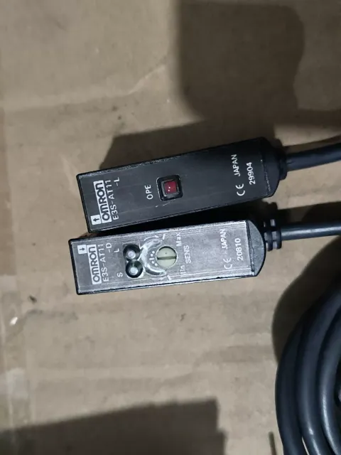 OMRON E3S-AT11 2M / E3S-AT11-L + E3S-AT11-D Industrial Sensor product photo 1
