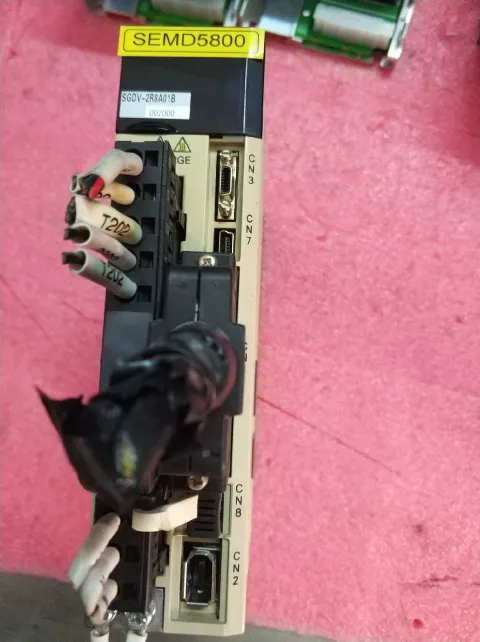 Yaskawa SGMAV-04ADA21 + SGDV-2R8A01B Motor & Drive Component product photo 6