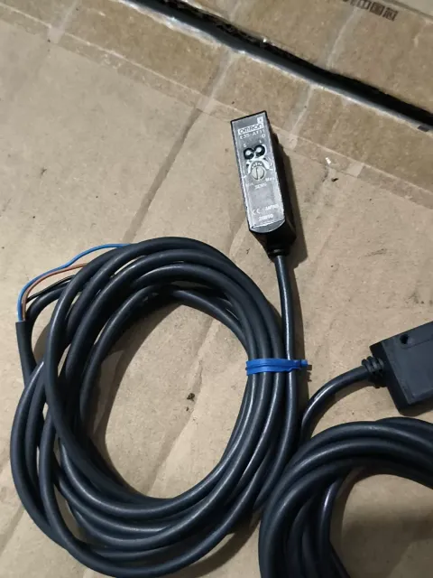 OMRON E3S-AT11 2M / E3S-AT11-L + E3S-AT11-D Industrial Sensor product photo 2