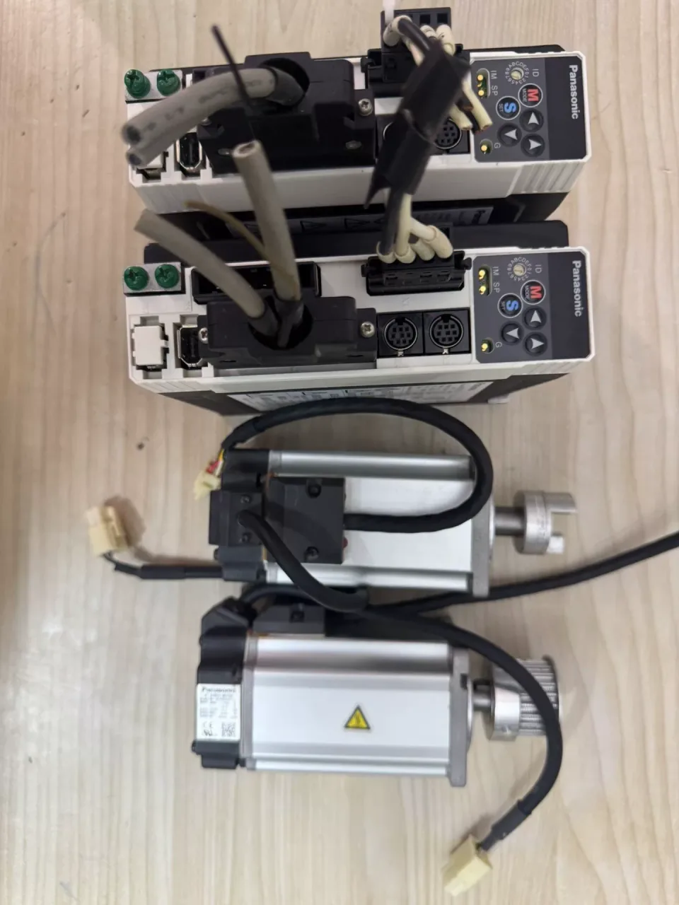 Panasonic MBDDT2210 / MHMD042P1S Motor & Drive Component product photo 1