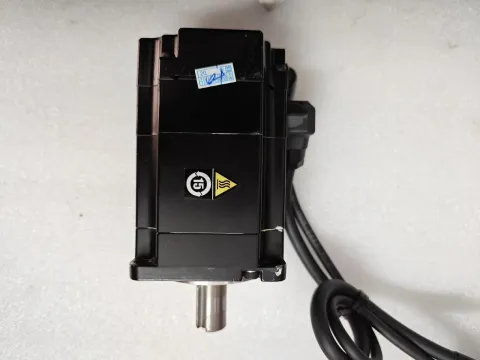 Yaskawa SGM7J-04AFC6S Motor & Drive Component — product photo 5 of 13