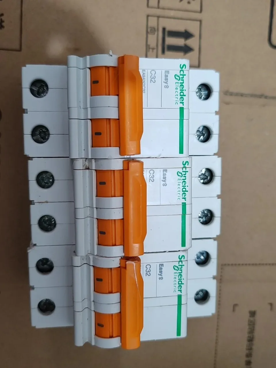 Schneider Electric EA9AN2C32 Industrial Automation Component product photo 1