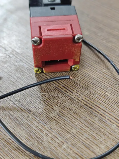 OMRON D4NS-1AF Industrial Sensor product photo 3