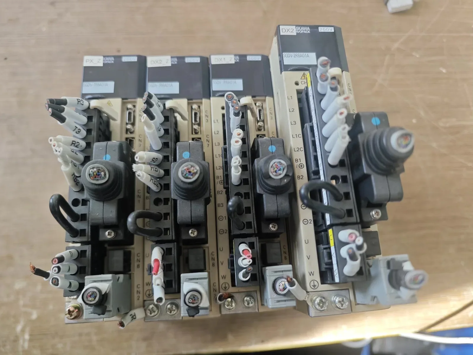 Yaskawa SGDV-1R6A01A / SGDV-2R8A01A Motor & Drive Component product photo 1