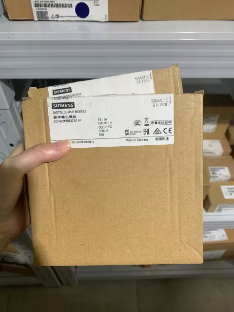 Siemens 6ES7522-1BH01-0AB0 PLC Module — product photo 8 of 20
