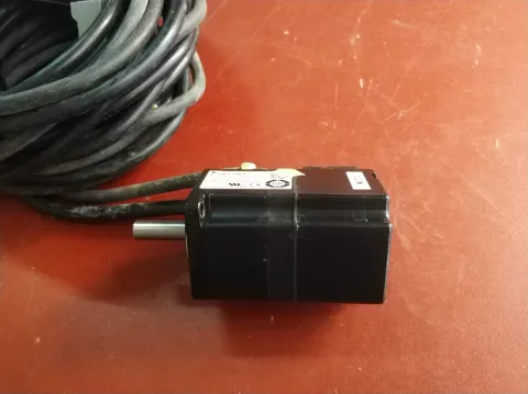 Yaskawa SGMJV-A5A3A21 Motor & Drive Component — product photo 2 of 8