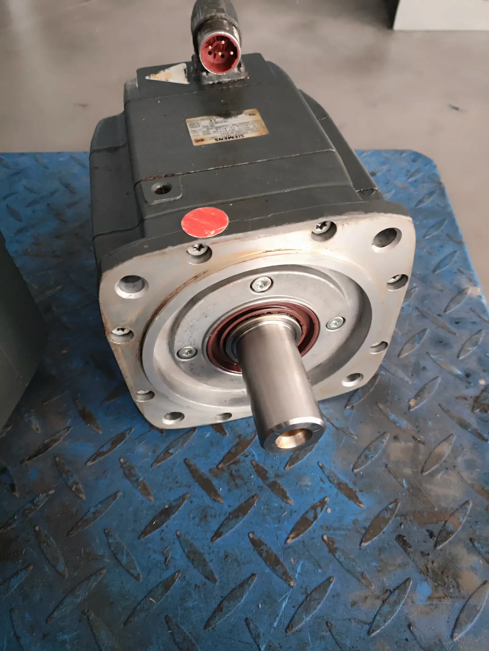 Siemens 1FK7083-2AF71-1RG1 Motor & Drive Component product photo 1