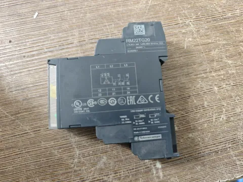 Schneider Electric RM22TG20 Industrial Control Board product photo 2