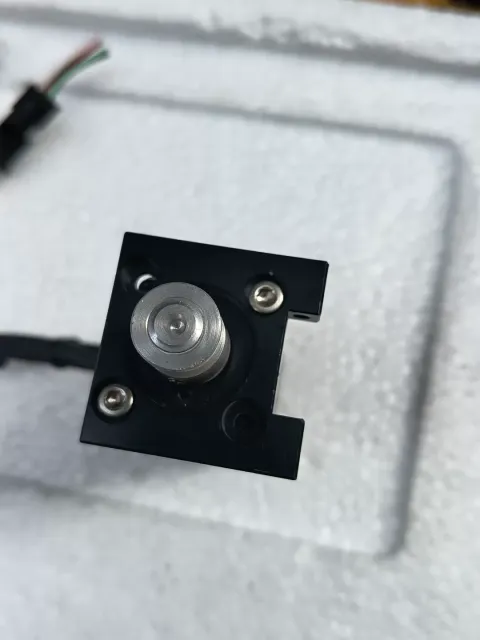 Yaskawa SGMMV-A3A2A21 Motor & Drive Component product photo 2