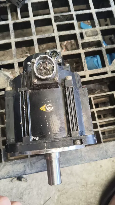 Yaskawa SGM7G-13AFC61 Motor & Drive Component — product photo 4 of 17