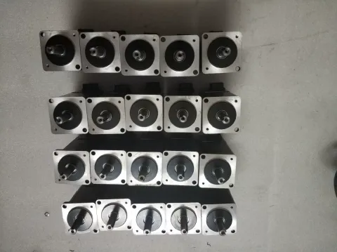 Yaskawa SGMJV-01ADA61 Motor & Drive Component — product photo 2 of 8