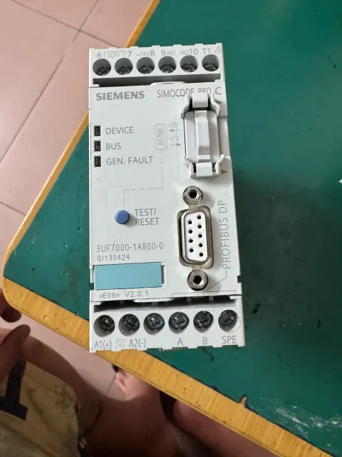 Siemens 3UF7000-1AB00-0 + 3UF7101-1AA00-0 Motor & Drive Component product photo 1