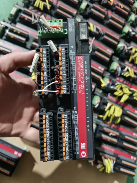 OMRON DST1-ID12SL-1 I/O Module product photo 7